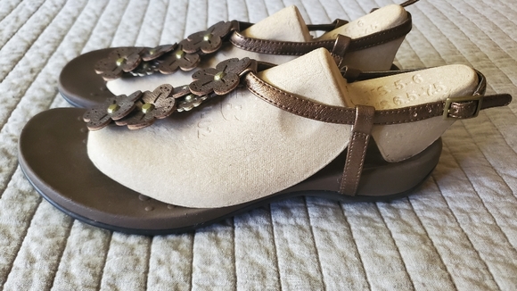 Vionic Julie II Slingback Thong Sandal MSRP $79.99 - Picture 5 of 9